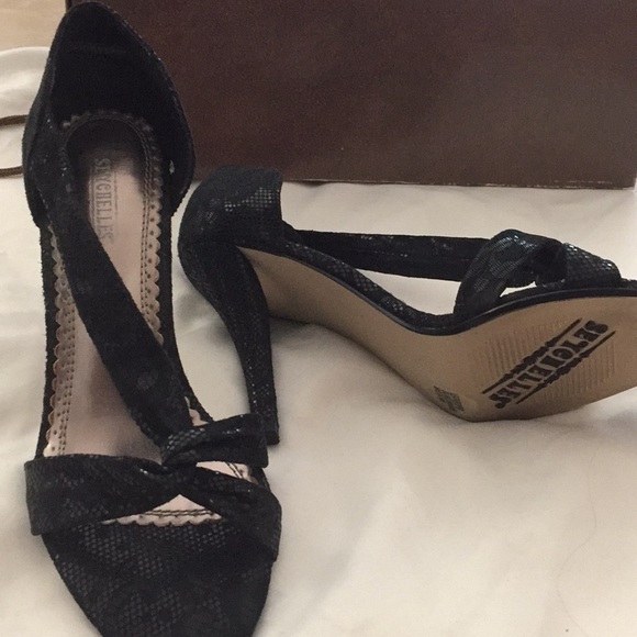 Shoes - Picture 2 of 6